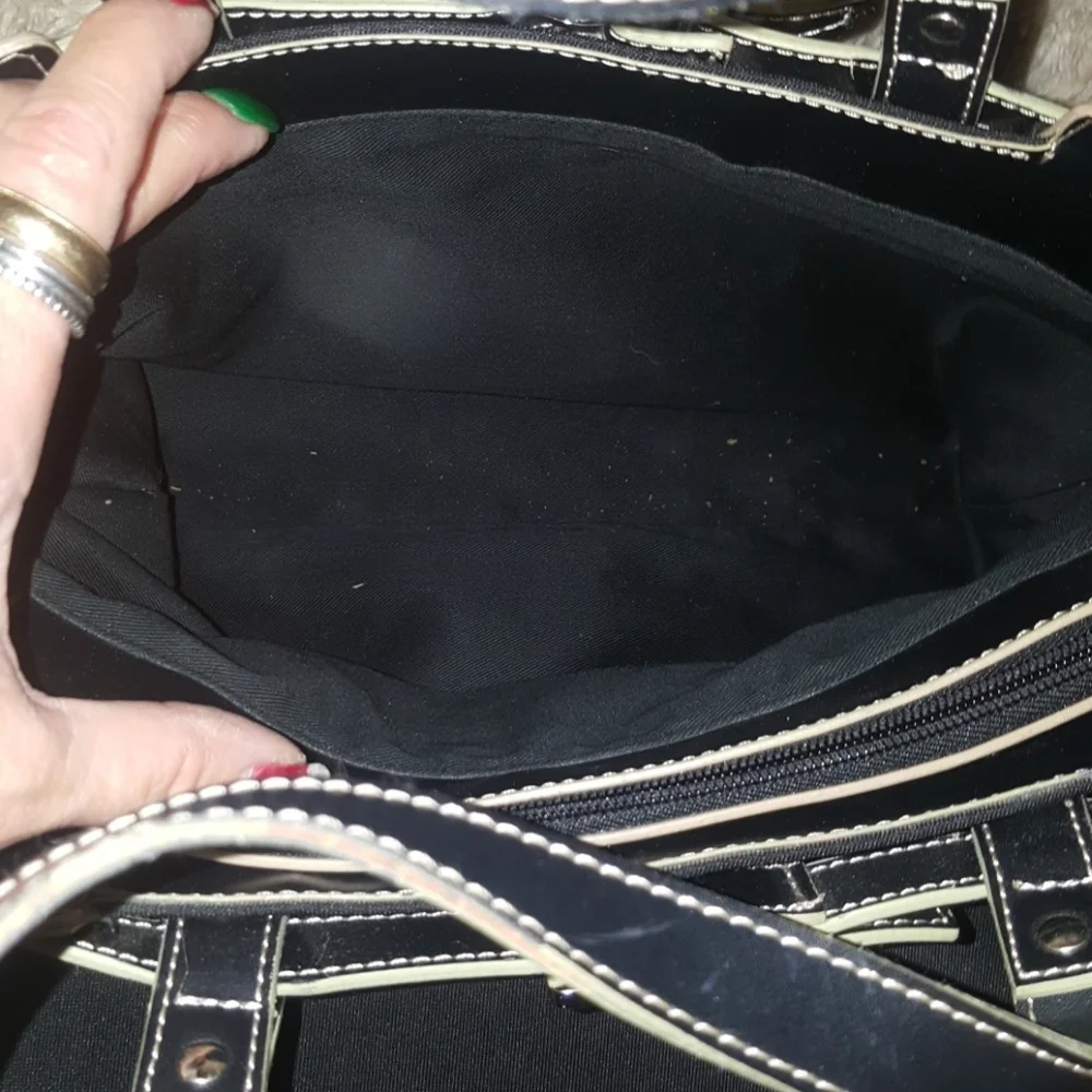 Etienne Aigner Large Purse - Picture 6 of 11